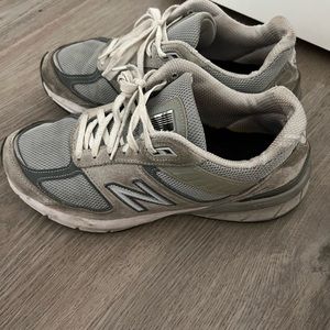 NEW BALANCE SNEAKERS